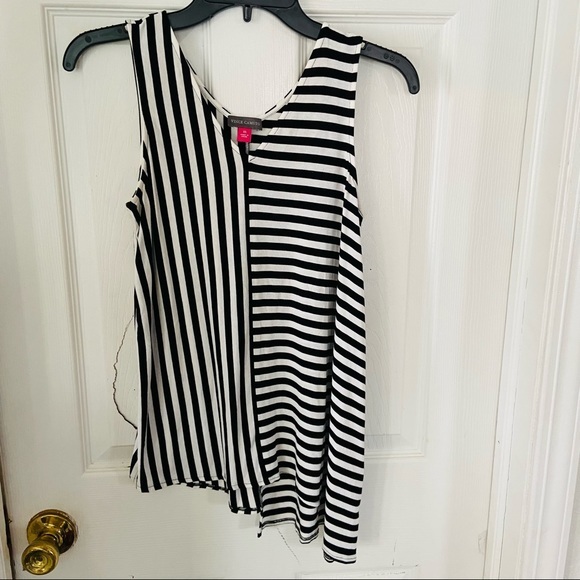 Vince Camuto Tops - VINCE CAMUTO black & white striped asymmetrical sleeveless stretch shirt size XS